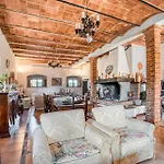 Guesthost - Timeless 19th-century With Private Pool Oasis