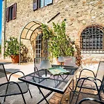Guesthost - Timeless 19th-century With Private Pool Oasis *