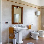 Guesthost - Timeless 19th-century With Private Pool Oasis