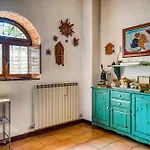 Guesthost - Timeless 19th-century With Private Pool Oasis