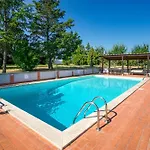 Guesthost - Timeless 19th-century With Private Pool Oasis *