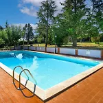Guesthost - Timeless 19th-century With Private Pool Oasis